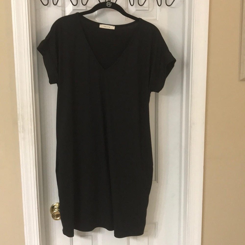 Black knee length tshirt dress with pockets